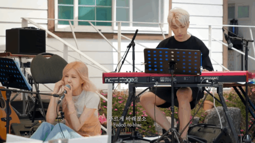 Rosé bị chê lên đồ lùng bùng nhưng nếu so với mẫu hãng mới thấy cô đã "cân" đồ thông minh nhường nào - Ảnh 3. Rosé bị chê lên đồ lùng bùng nhưng nếu so với mẫu hãng mới thấy cô đã "cân" đồ thông minh nhường nào - Ảnh 3.