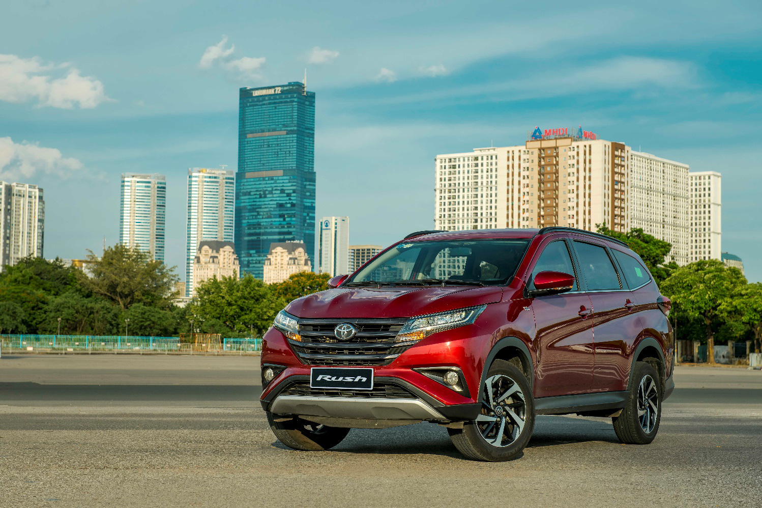 Xế hộp đa dụng Toyota Rush 2021 nâng cấp hệ thống giải trí, tặng bảo hiểm Vàng - Ảnh 1.