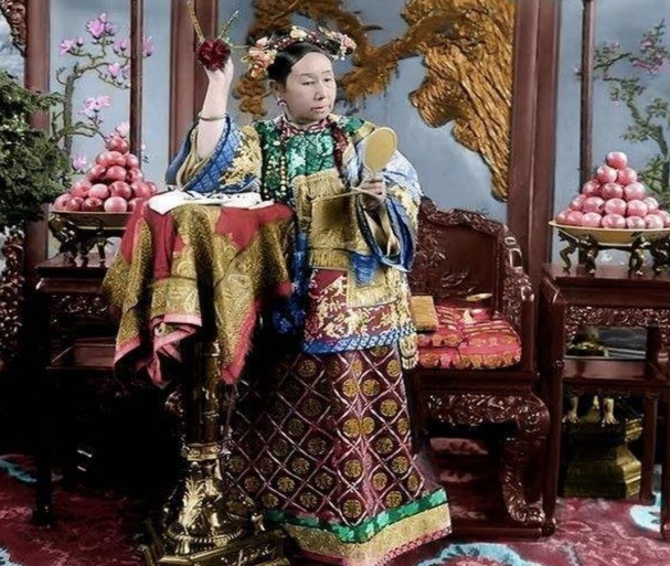 Sự thật rùng rợn về 100 đứa trẻ nằm trong lăng mộ của Từ Hi Thái Hậu, hé lộ tội ác gây phẫn nộ - Ảnh 2. Sự thật rùng rợn về 100 đứa trẻ nằm trong lăng mộ của Từ Hi Thái Hậu, hé lộ tội ác gây phẫn nộ - Ảnh 2.
