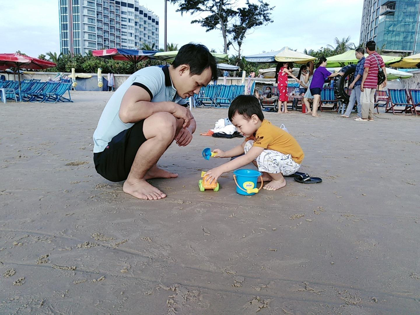 &ldquo;Cười ra nước mắt&rdquo; trước những pha &ldquo;trổ t&agrave;i&rdquo; chăm con của c&aacute;c bố - Ảnh 3.
