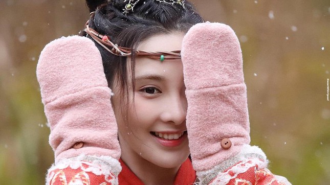 Mỹ nữ "Đông Cung" - Bành Tiểu Nhiễm cực xinh khi đóng cặp Phùng Thiệu Phong, netizen kêu gào tránh xa chồng cũ Triệu Lệ Dĩnh - Ảnh 7. Mỹ nữ "Đông Cung" - Bành Tiểu Nhiễm cực xinh khi đóng cặp Phùng Thiệu Phong, netizen kêu gào tránh xa chồng cũ Triệu Lệ Dĩnh - Ảnh 7.