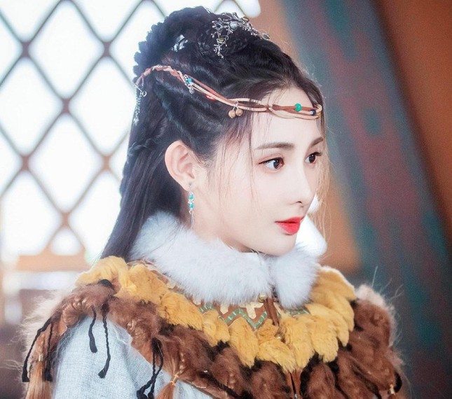 Mỹ nữ "Đông Cung" - Bành Tiểu Nhiễm cực xinh khi đóng cặp Phùng Thiệu Phong, netizen kêu gào tránh xa chồng cũ Triệu Lệ Dĩnh - Ảnh 6. Mỹ nữ "Đông Cung" - Bành Tiểu Nhiễm cực xinh khi đóng cặp Phùng Thiệu Phong, netizen kêu gào tránh xa chồng cũ Triệu Lệ Dĩnh - Ảnh 6.