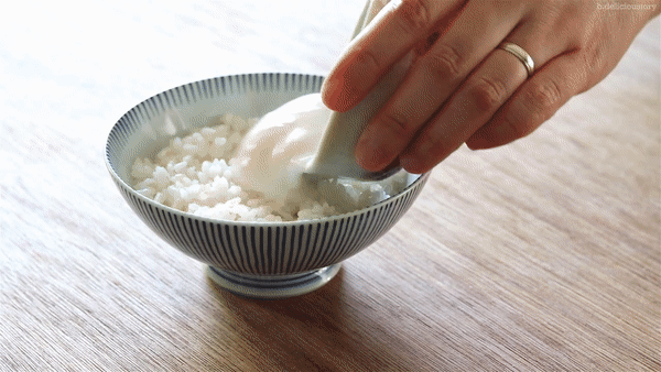 Món trứng onsen của Nhật Bản khiến cho Tóc Tiên phải loay hoay hóa ra có cách làm cầu kỳ nhưng thành phẩm ngon thế này đây - Ảnh 11.