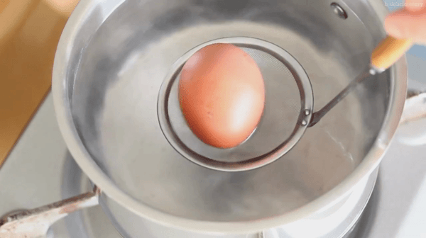Món trứng onsen của Nhật Bản khiến cho Tóc Tiên phải loay hoay hóa ra có cách làm cầu kỳ nhưng thành phẩm ngon thế này đây - Ảnh 6.