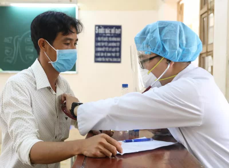 TP. Hồ Chí Minh phân 2 nhóm tiêm vaccine COVID-19 tại bệnh viện và các điểm cộng đồng trong đợt 5 - Ảnh 1.