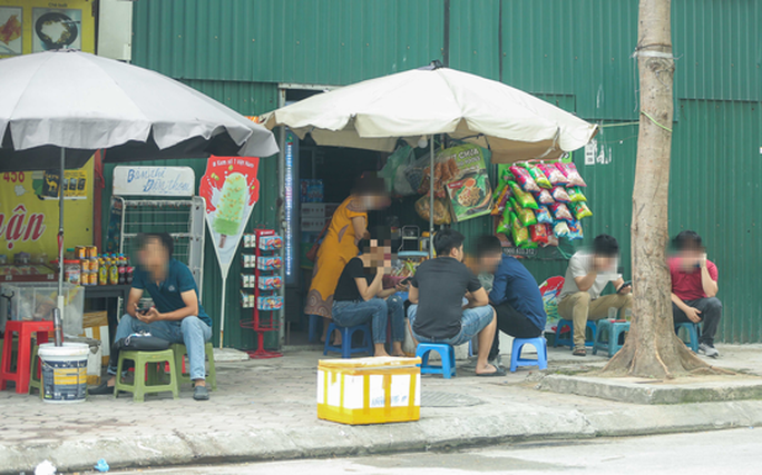 Thợ cắt tóc, nhân viên quán bia, người bán trà đá được hỗ trợ 1,5 triệu đồng - Ảnh 1.
