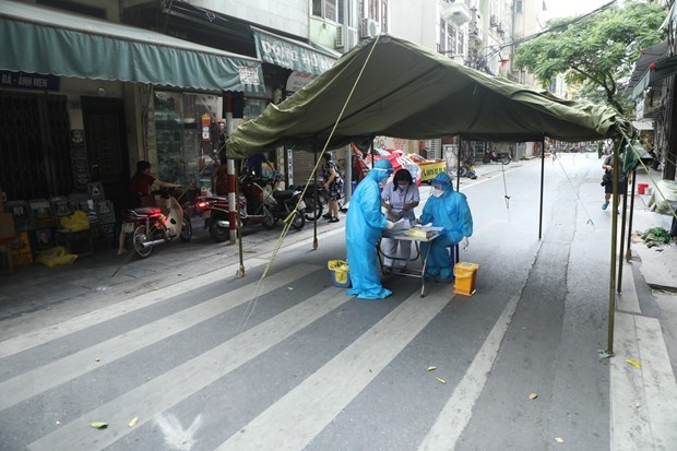 Người dân Hà Nội có được ra ngoài mua &quot;ba con sói&quot; trong thời gian giãn cách xã hội? - Ảnh 1.