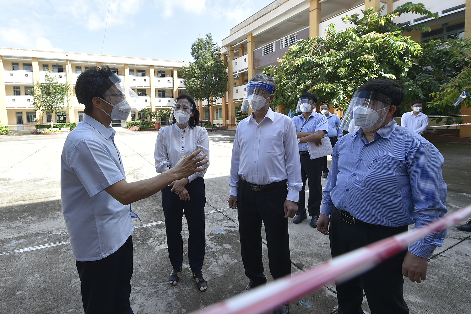 Phó Thủ tướng Vũ Đức Đam kiểm tra công tác phòng, chống dịch tại huyện Củ Chi  - TP HCM - Ảnh 2.