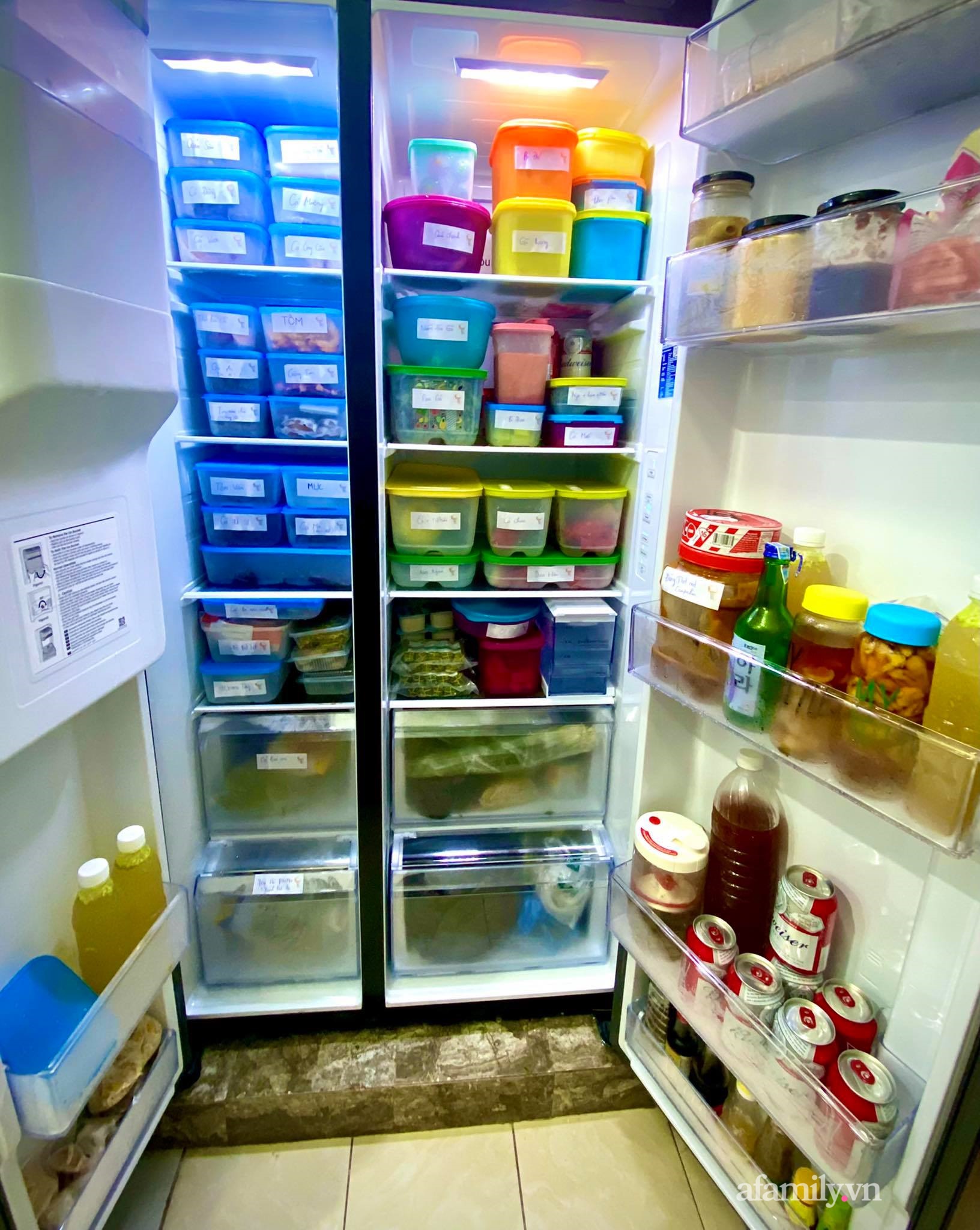 Ngó tủ lạnh &quot;đầy ắp&quot; thực phẩm mùa giãn cách của gia đình 5 người tại Hà Nội - Ảnh 3.