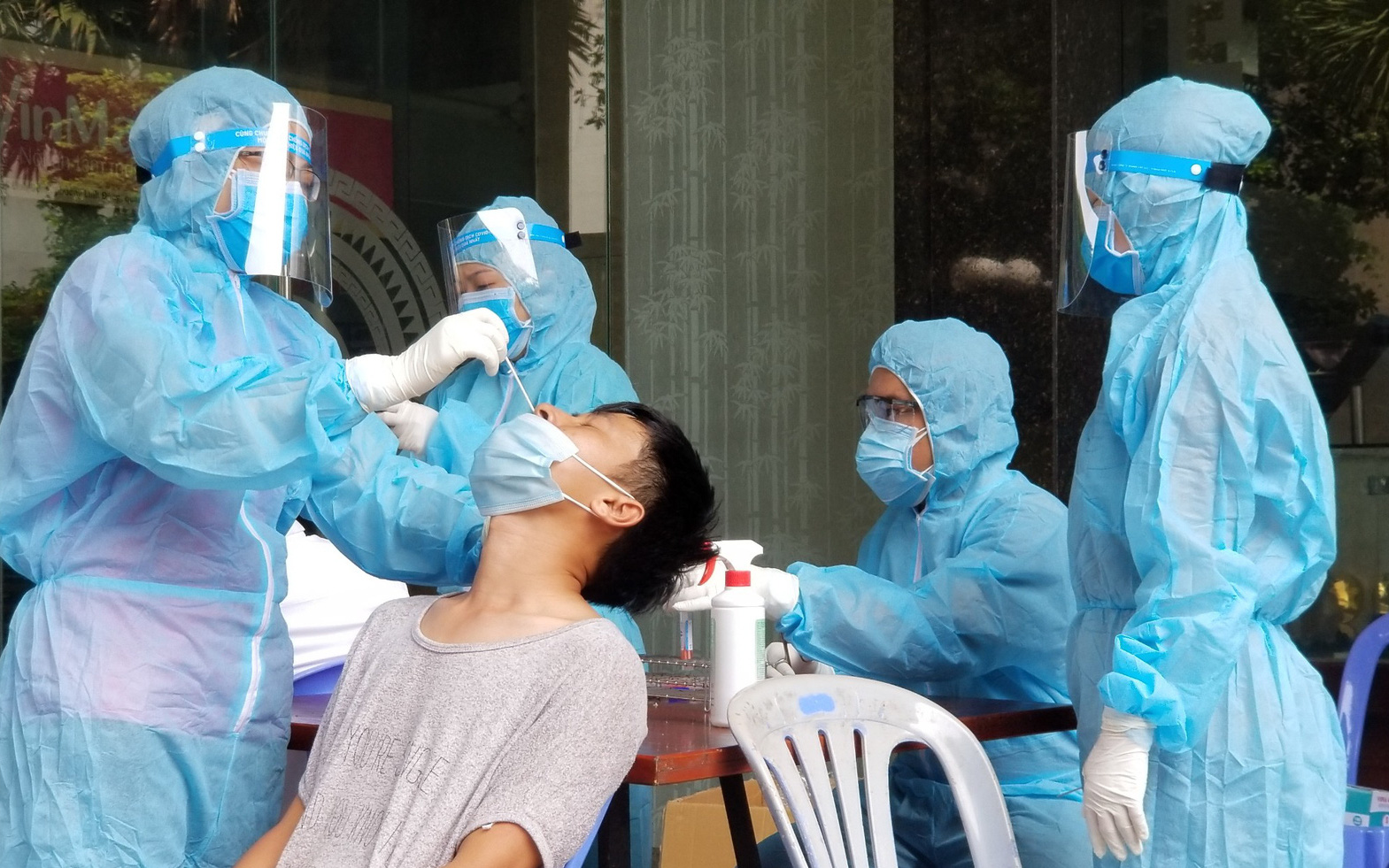 Sáng 25/7: Có thêm 3.979 ca mắc COVID-19, riêng TP.HCM 2.328 ca, Hà Nội 11 ca