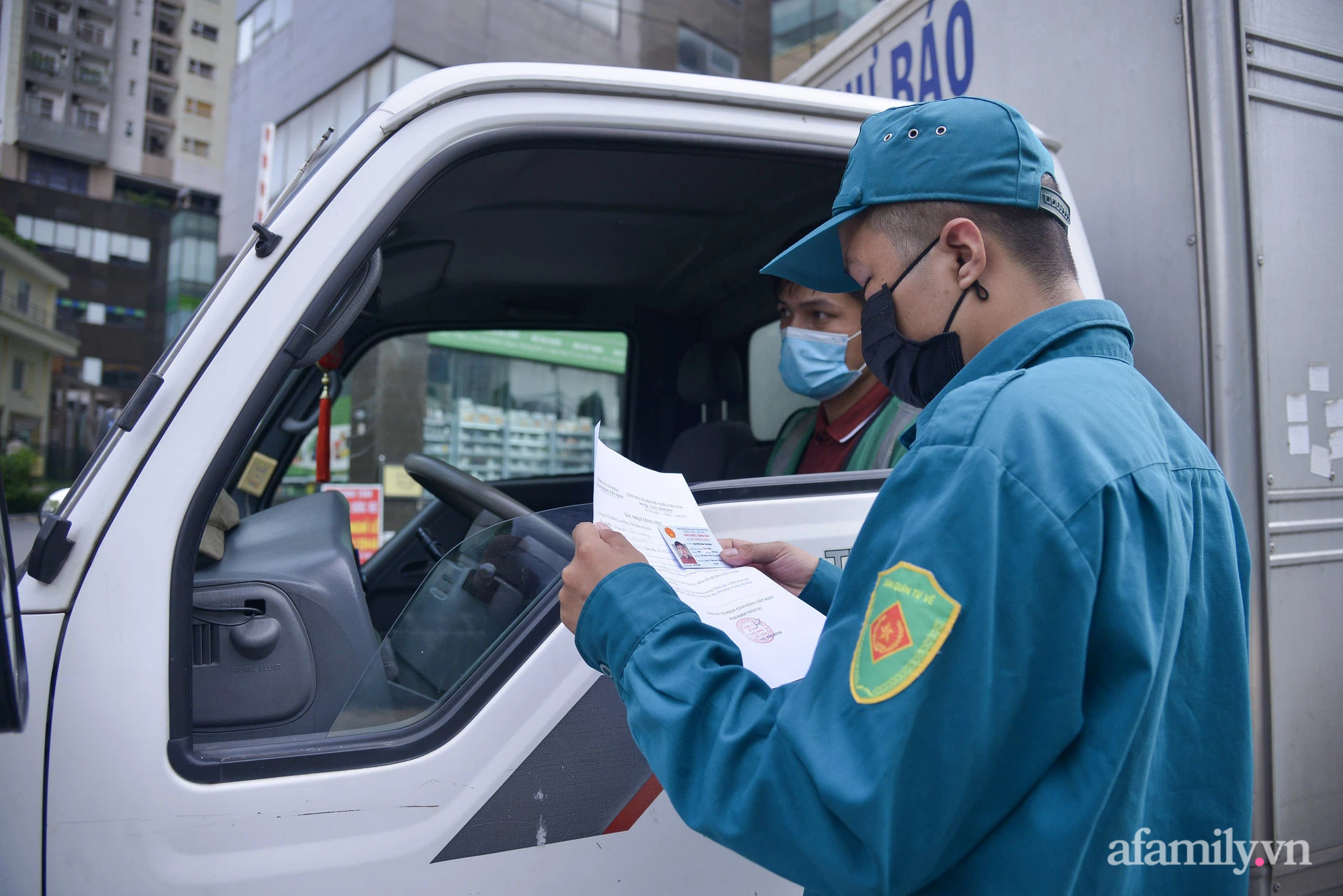 Hà Nội: Triển khai các chốt cơ động tuần tra, kiểm soát phòng chống dịch - Ảnh 5.