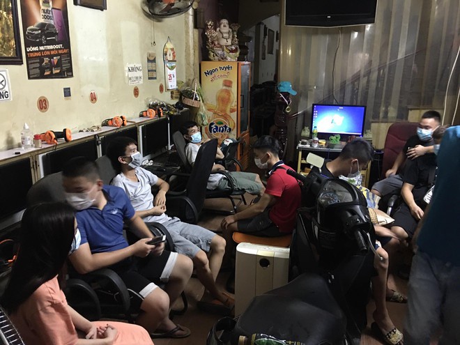 Phạt cả chủ quán game và khách vào chơi 35 triệu đồng - Ảnh 1. Phạt cả chủ quán game và khách vào chơi 35 triệu đồng - Ảnh 1.