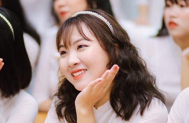 Nữ thủ khoa khối C toàn quốc là Đảng viên ở tuổi 18 - Ảnh 2. Nữ thủ khoa khối C toàn quốc là Đảng viên ở tuổi 18 - Ảnh 2.