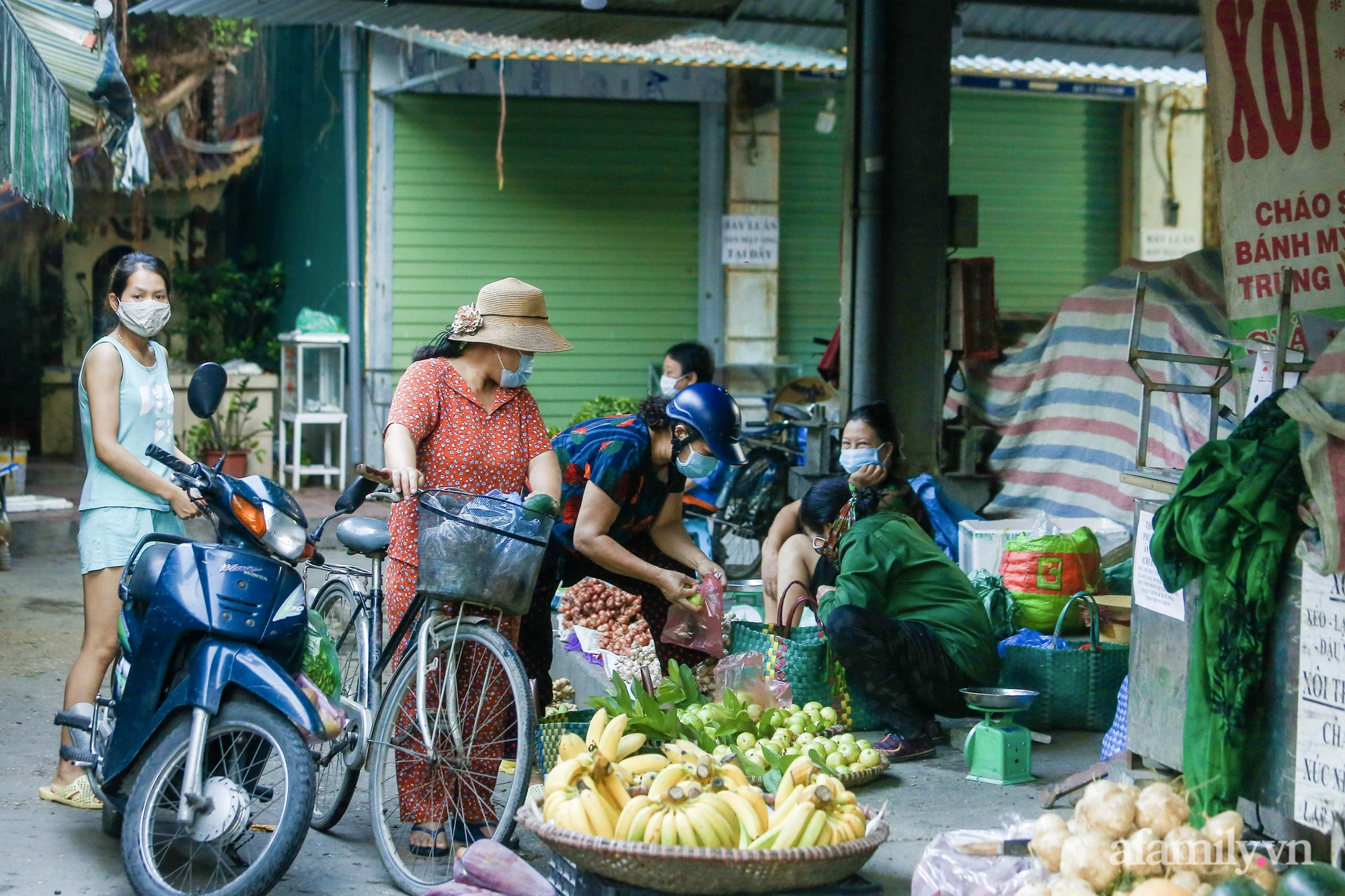Ngày đầu tiên bắt đầu phát phiếu đi chợ, người Hà Nội đi theo ngày chẵn, ngày lẻ - Ảnh 9.