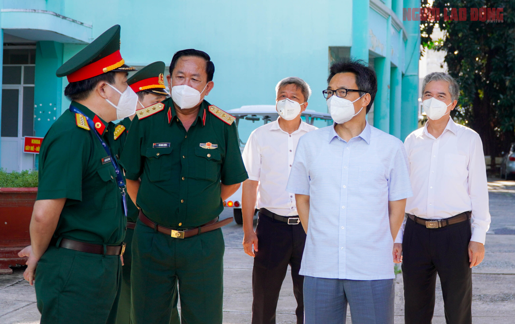 Phó Thủ tướng Vũ Đức Đam: “Chúng ta phải dốc toàn lực hỗ trợ đội ngũ y tế” - Ảnh 2.