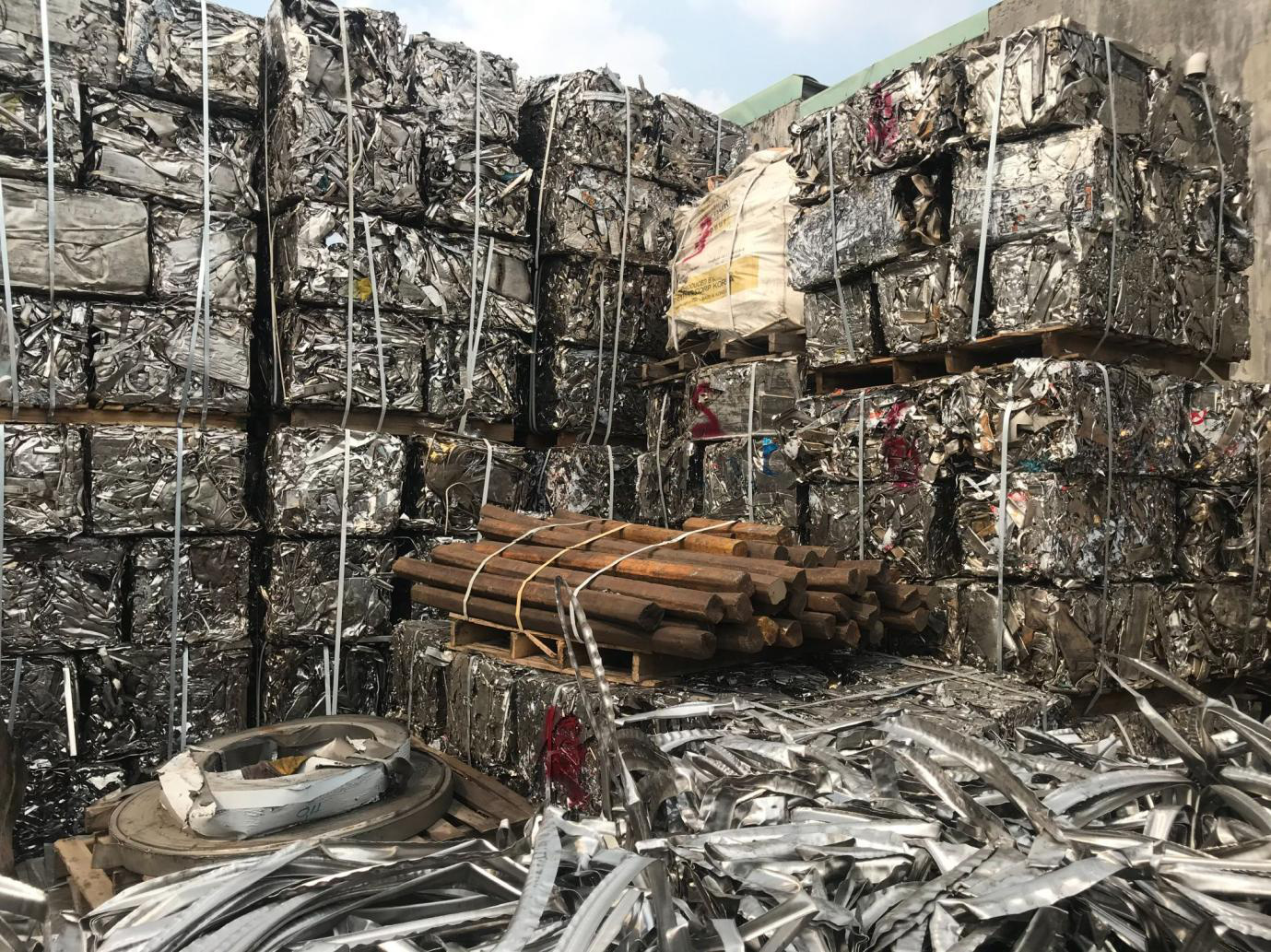 Quang Tuấn - Công ty thu mua phế liệu giá cao tại TP.HCM - Ảnh 2. Quang Tuấn - Công ty thu mua phế liệu giá cao tại TP.HCM - Ảnh 2.