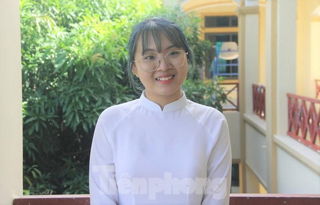 Nữ thủ khoa khối C toàn quốc là Đảng viên ở tuổi 18 - Ảnh 3. Nữ thủ khoa khối C toàn quốc là Đảng viên ở tuổi 18 - Ảnh 3.
