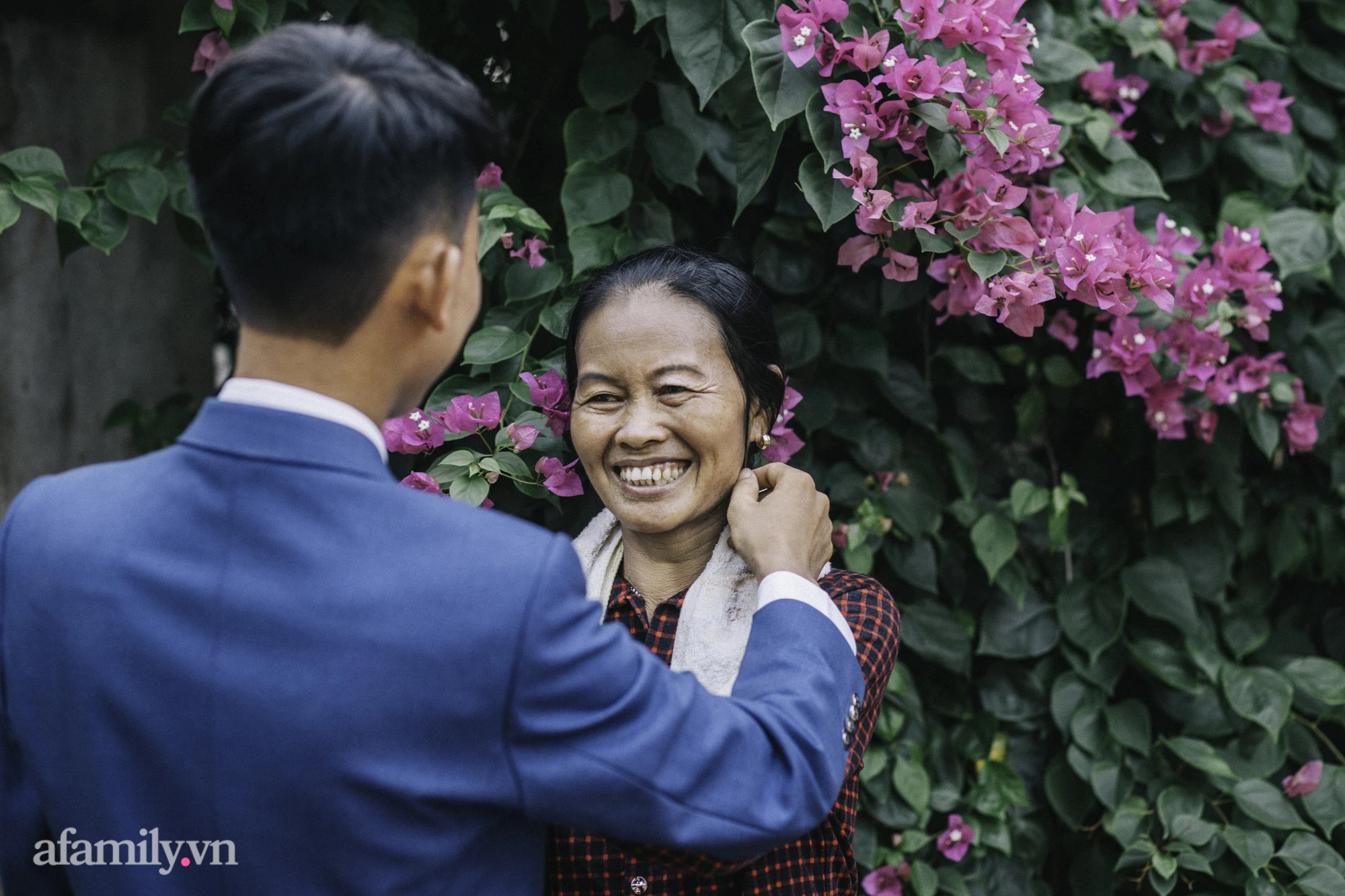 Chàng trai của Ẩm Thực Mẹ Làm đón thành viên mới về nhà: Phụ huynh mặc "trang phục kỳ lạ" chụp ảnh cưới và lời khuyên từ mẹ để hôn nhân hạnh phúc! - Ảnh 6.