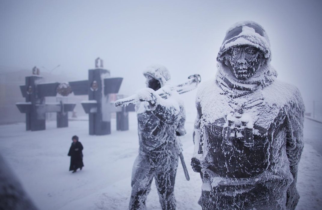 YouTuber đánh liều tới thăm thành phố lạnh nhất thế giới, buốt giá gấp 2 lần Bắc Cực và gần như chẳng bao giờ thấy mặt trời - Ảnh 9.