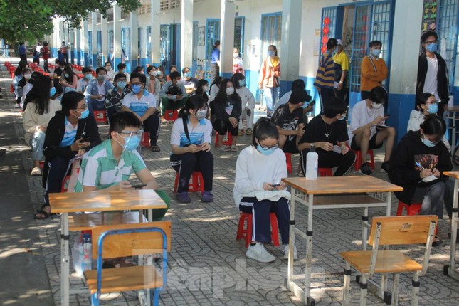 Thi tốt nghiệp THPT: H&ocirc;m nay, TPHCM x&eacute;t nghiệm COVID-19 cho hơn 100 ngh&igrave;n người - Ảnh 4.
