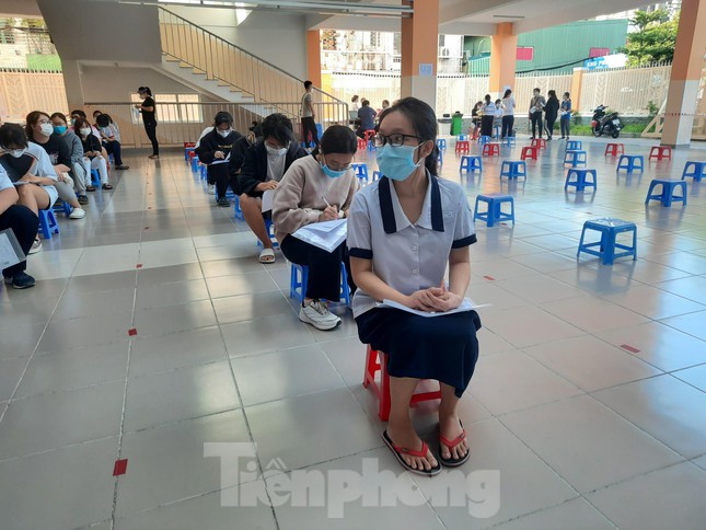 Thi tốt nghiệp THPT: H&ocirc;m nay, TPHCM x&eacute;t nghiệm COVID-19 cho hơn 100 ngh&igrave;n người - Ảnh 3.