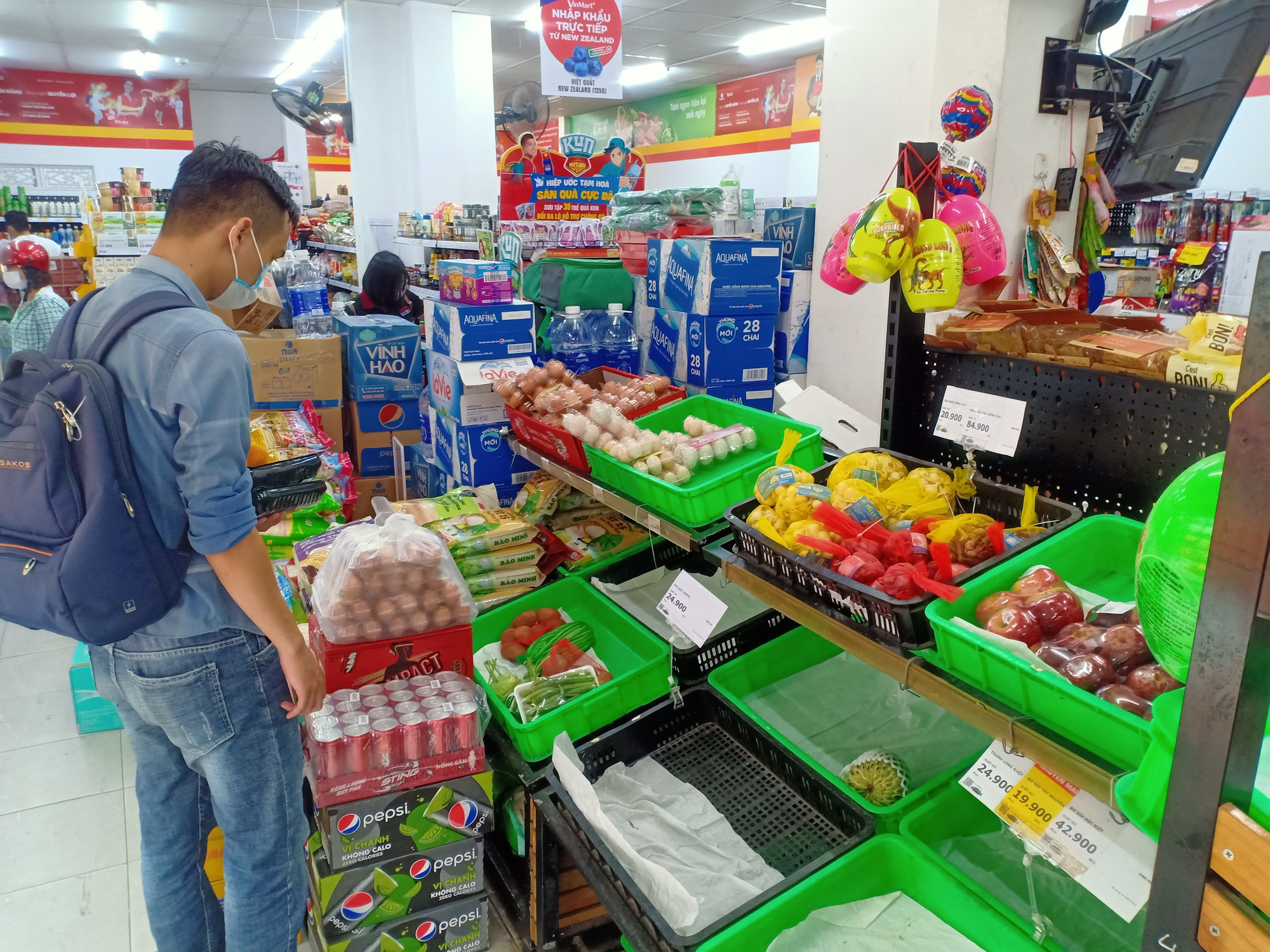 Người dân “rồng rắn” xếp hàng tại siêu thị trước ngày Đà Nẵng thực hiện mạnh hơn Chỉ thị 16 - Ảnh 13.