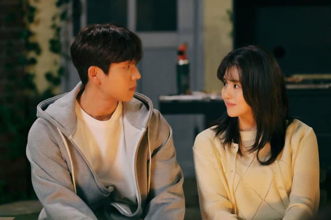 Phim 19  Nevertheless tập 7: Han So Hee và Song Kang lại chơi trò vờn nhau, cố tỏ ra là mình ổn nhưng bên trong ghen lồng lộn - Ảnh 5.