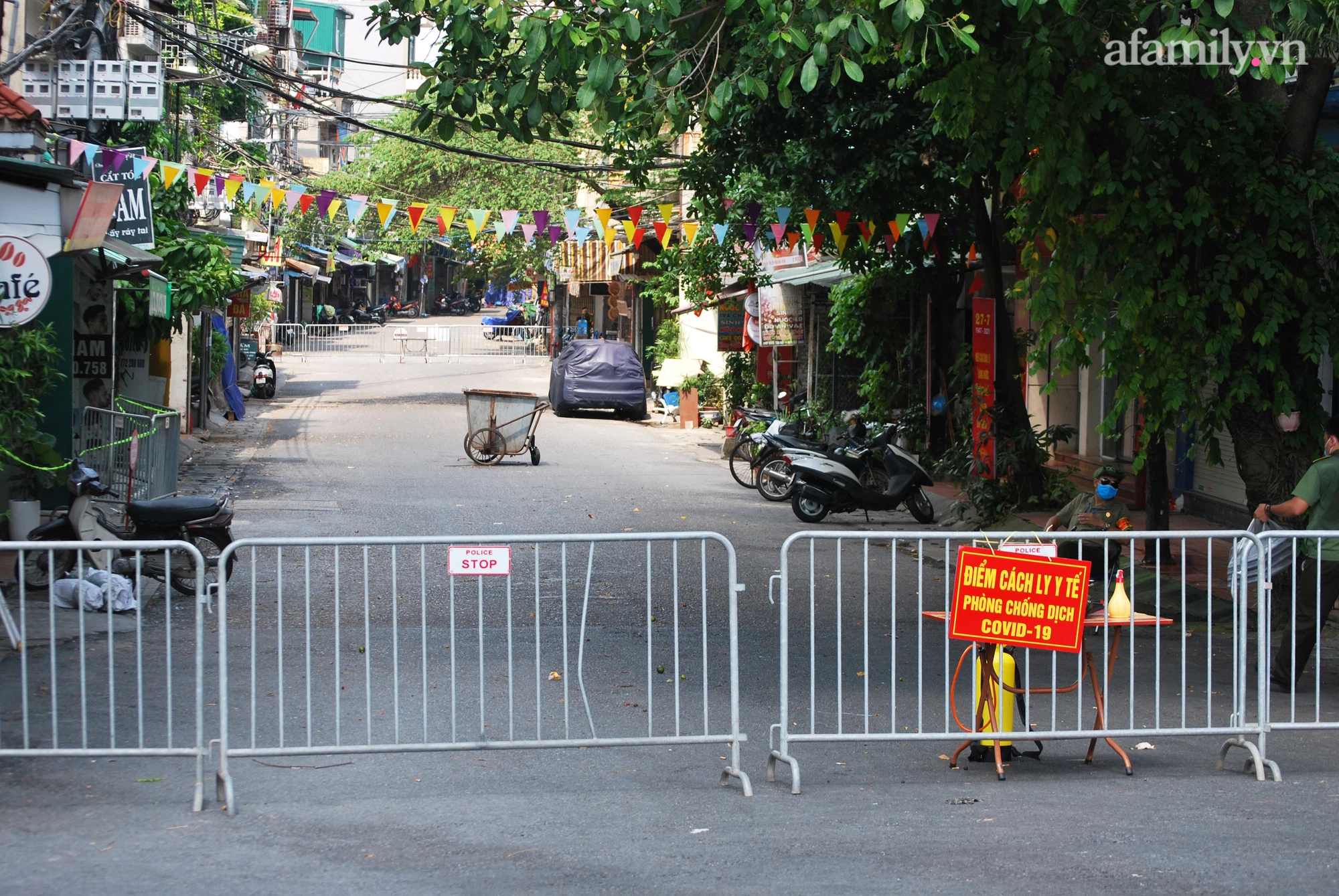 Dãy nhà trong phố Bảo Linh bị phong tỏa