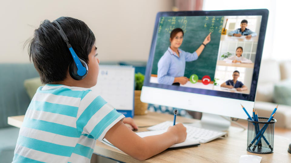 H&oacute;a th&acirc;n si&ecirc;u anh h&ugrave;ng c&ugrave;ng con vui nhập học - Ảnh 2.