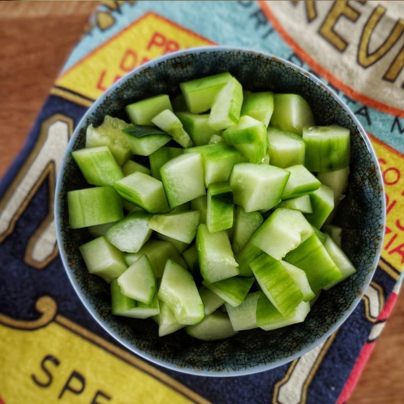 Ở nhà giãn cách mà trót ăn nhiều nặng bụng, chị em hãy làm ngay món salad này để giải ngấy - Ảnh 3.