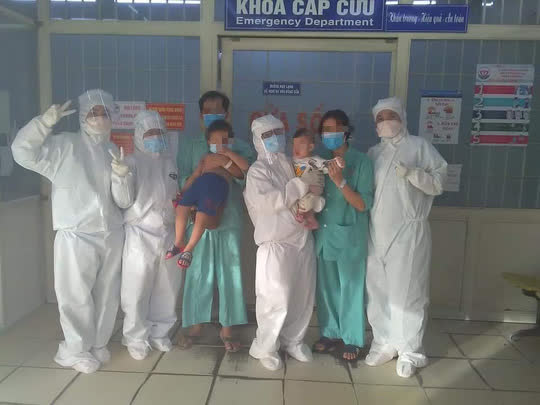 TP HCM: Th&ecirc;m 12 bệnh nh&acirc;n Covid-19 được xuất viện - Ảnh 2.