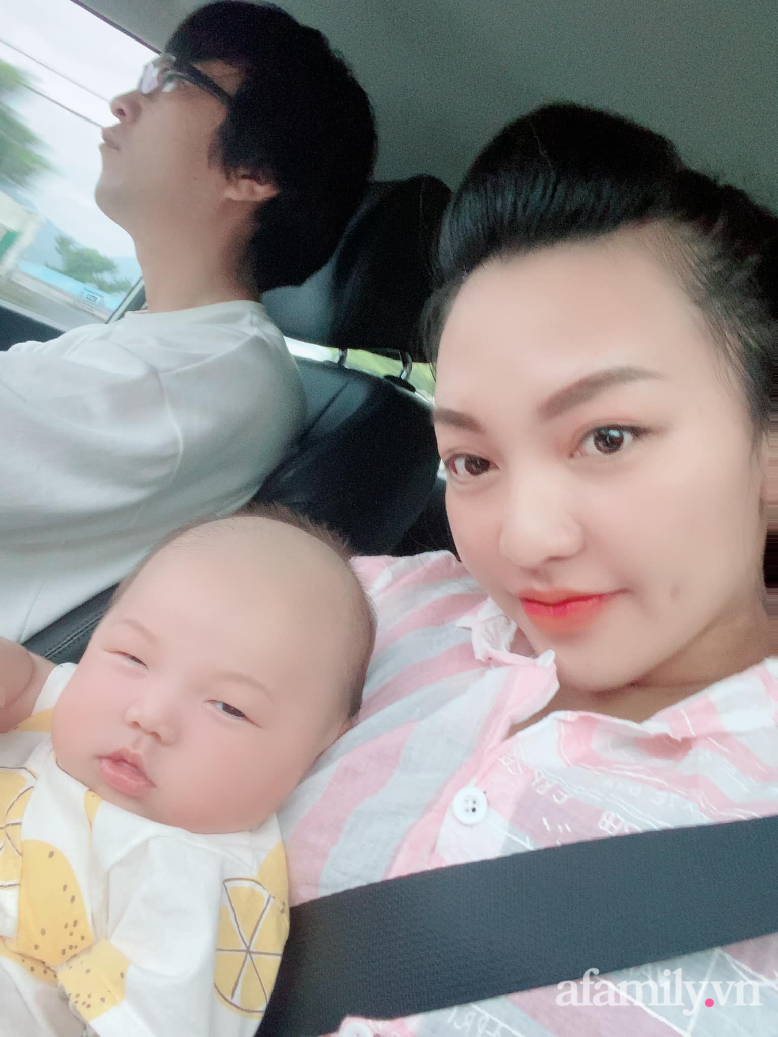 Mẹ trẻ mang thai hay nhăn nh&oacute;, liếc đểu, con ra đời hội tụ đủ "combo kh&oacute; ở", bĩu m&ocirc;i suốt ng&agrave;y - Ảnh 4.