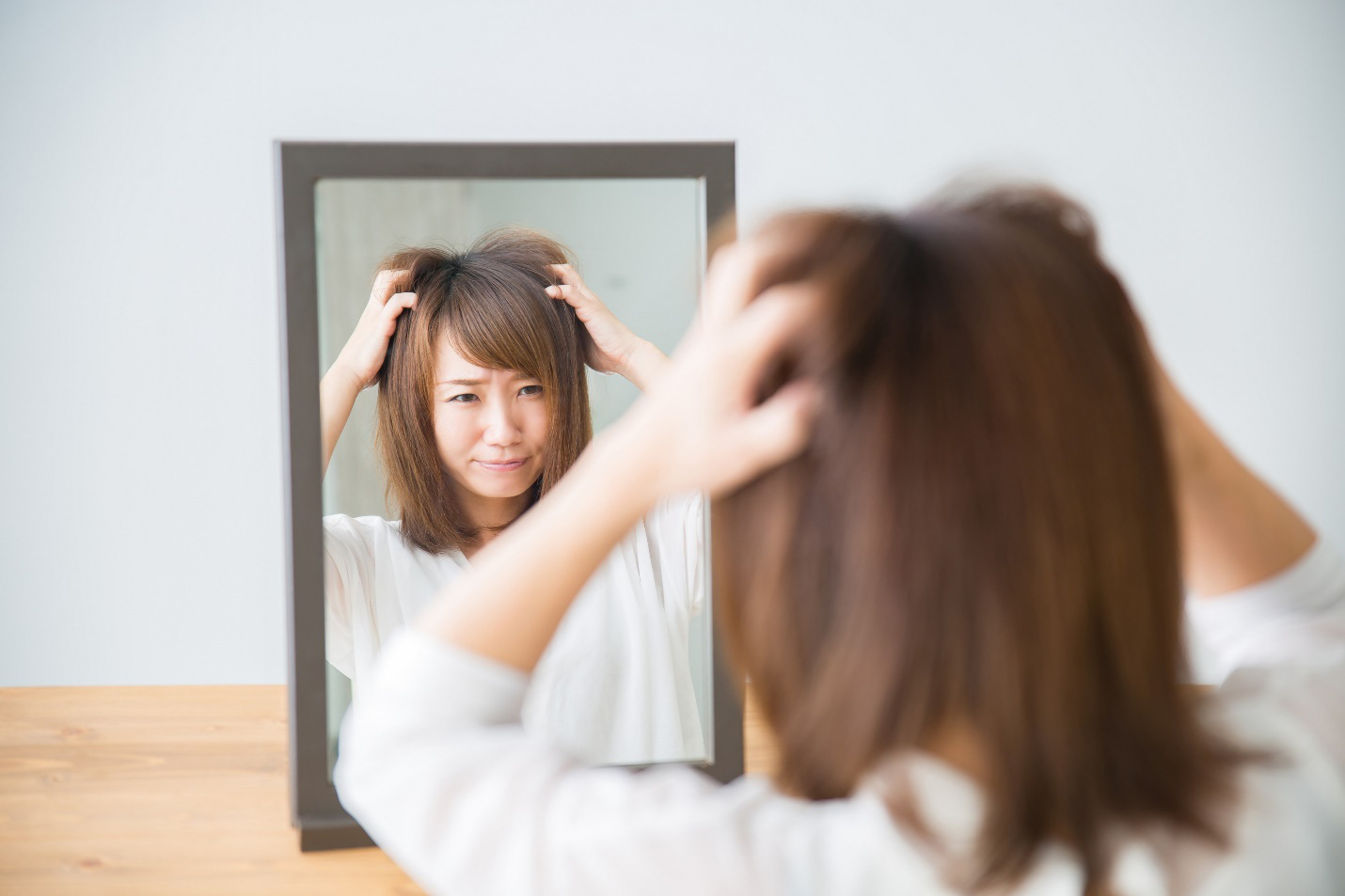 Chuyên gia tiết lộ thông tin bất ngờ về gàu, ngứa và vi khuẩn - Ảnh 1. Chuyên gia tiết lộ thông tin bất ngờ về gàu, ngứa và vi khuẩn - Ảnh 1.