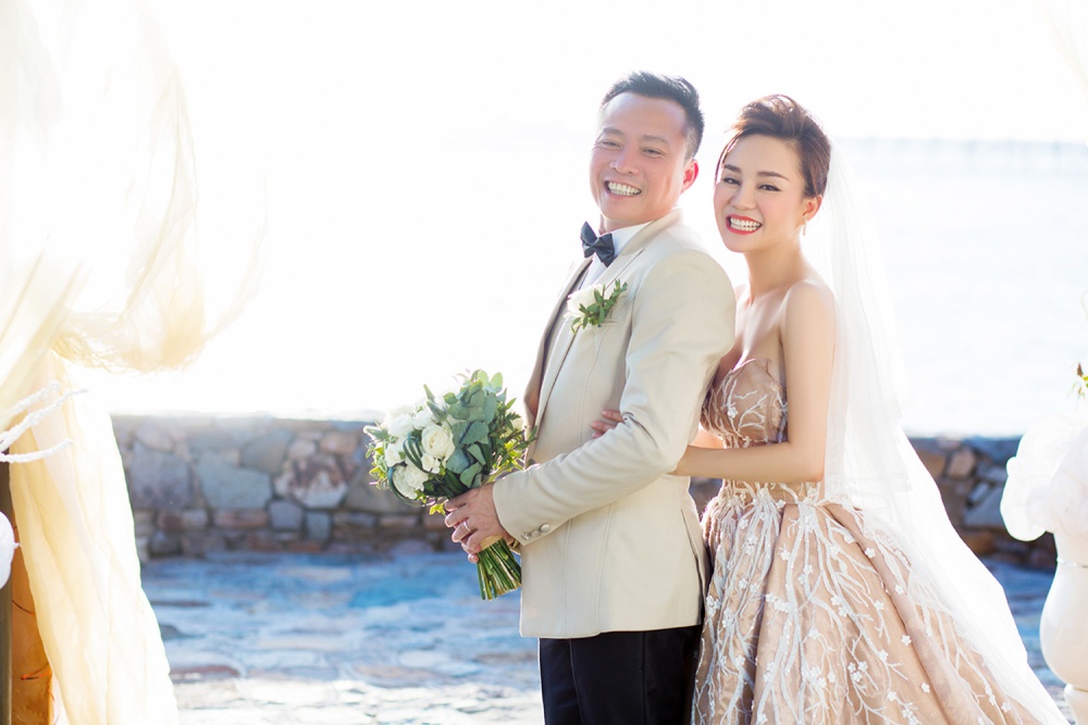 &Ocirc;ng x&atilde; k&iacute;n tiếng của Vy Oanh: Đại gia bất động sản trong v&agrave; ngo&agrave;i nước, phản ứng thế n&agrave;y khi vợ vướng thị phi - Ảnh 2.