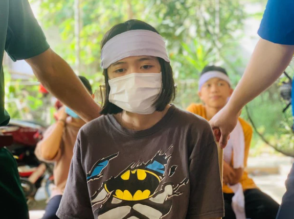 Bố qua đời, nữ sinh n&eacute;n nỗi đau dự kỳ thi THPT - Ảnh 2.