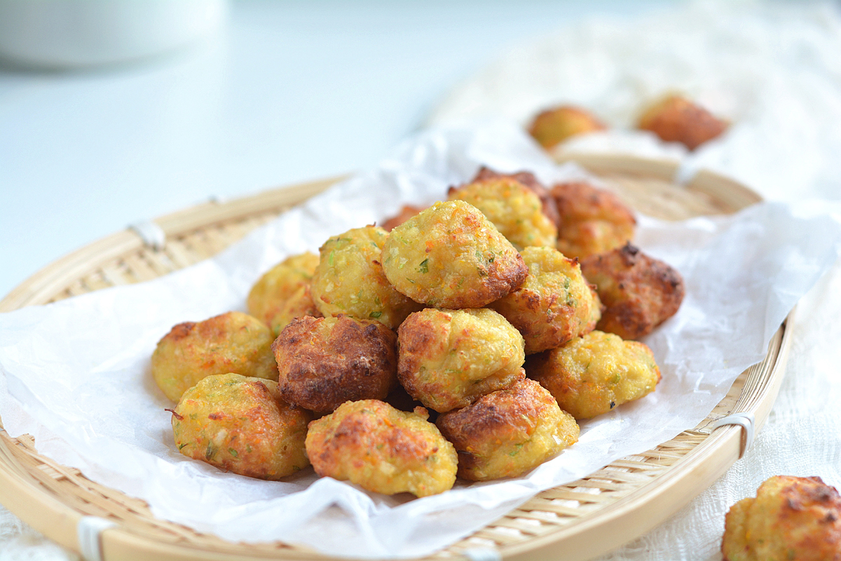 Dùng nồi chiên không dầu làm chả gà cực ngon, ăn với cơm hay ăn vặt đều hợp - Ảnh 1. Dùng nồi chiên không dầu làm chả gà cực ngon, ăn với cơm hay ăn vặt đều hợp - Ảnh 1.