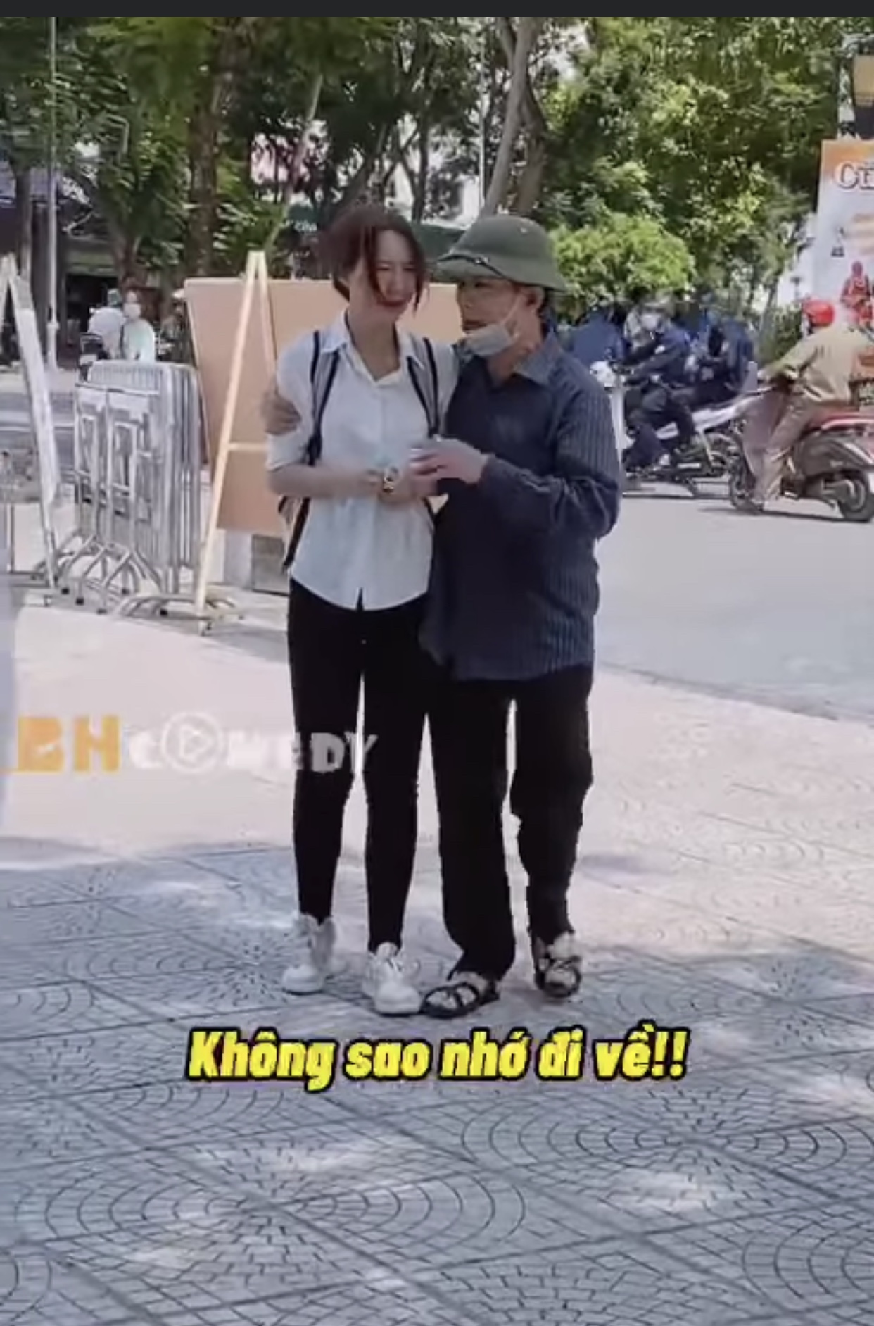 Clip: Nữ sinh bật khóc nức nở vì không làm được bài, nhưng không sao mà có bố đây rồi! - Ảnh 6.