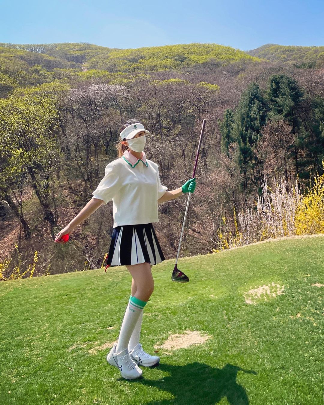 Áo golf cộc tay nữ YF176 và váy QZ045- Golfshark