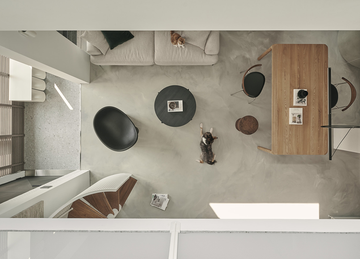 Căn hộ 2 tầng thiết kế theo phong cách tối giản đẹp mê mẩn của anh chàng sống cùng thú cưng - Ảnh 2.
