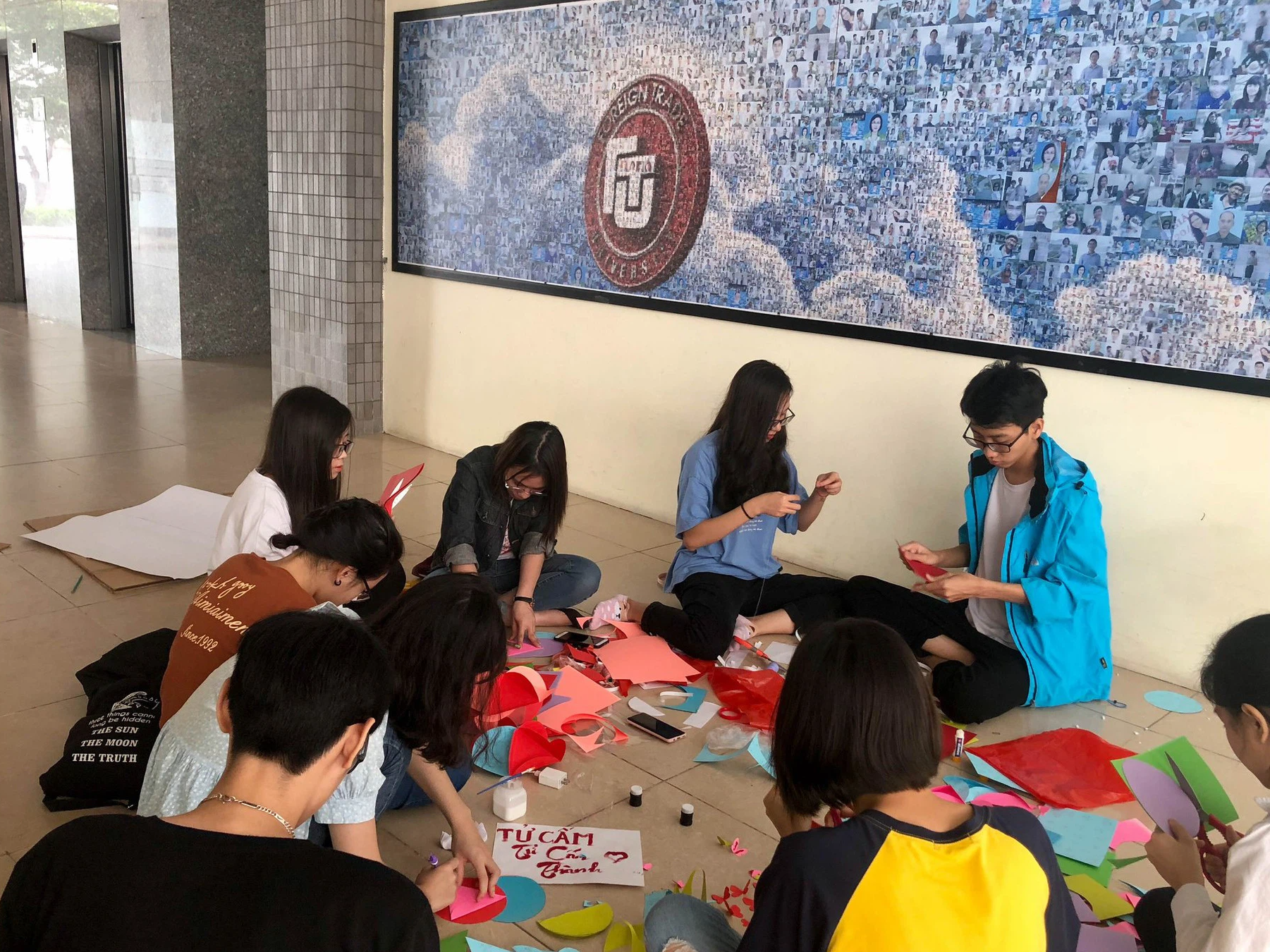 D&acirc;n Ngoại thương review xứ sở 91 Ch&ugrave;a L&aacute;ng: Văn ho&aacute; "ngồi bệt", những bước ch&acirc;n vội v&atilde; "ng&agrave;n đ&ocirc;" c&ugrave;ng loạt tiết lộ sốc về người nổi tiếng nơi đ&acirc;y - Ảnh 2.