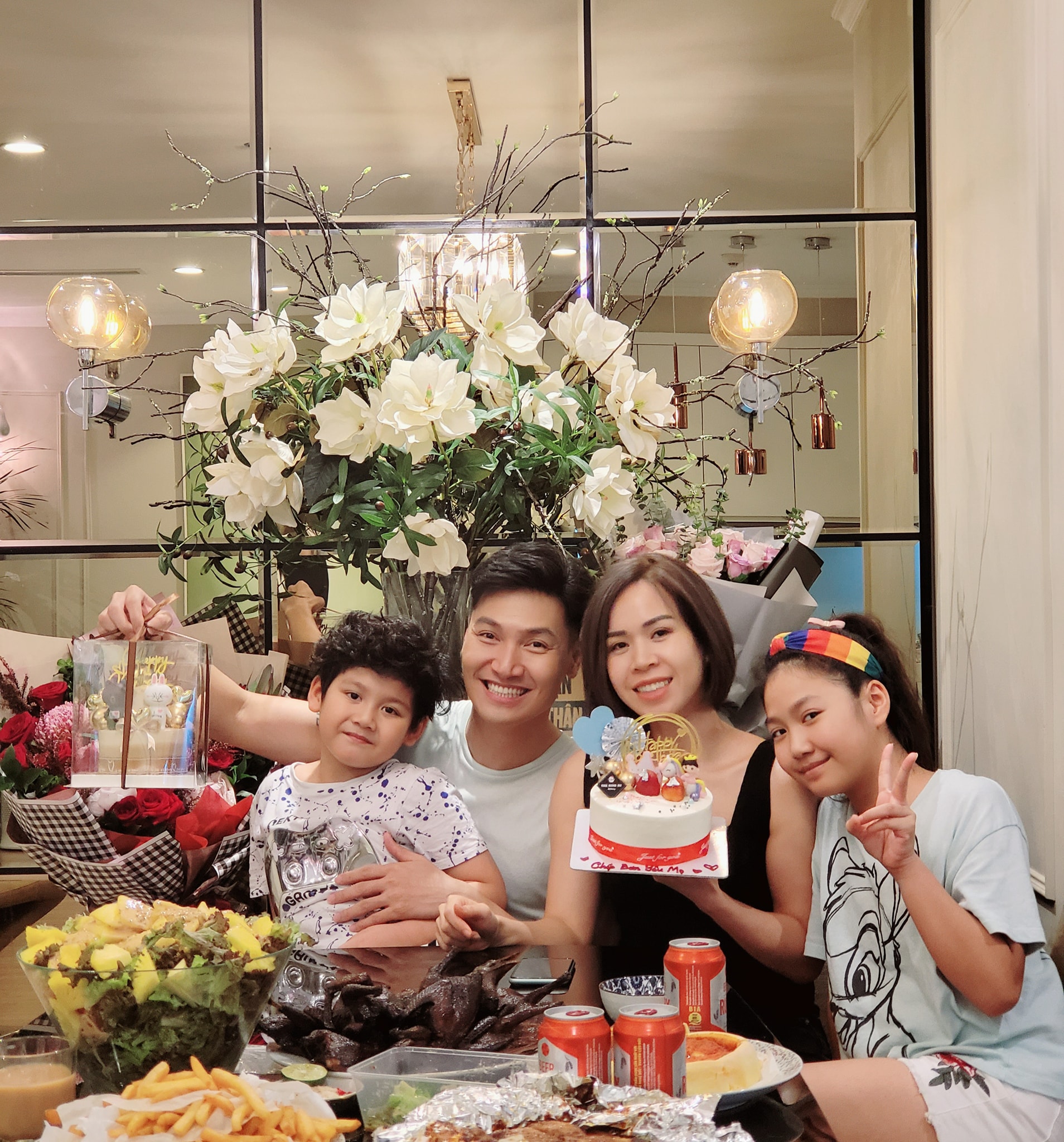 Đời tư cặp đôi Nam - Long của "Hương vị tình thân": Người bị đại gia "cắm sừng", người được viên mãn với mối tình từ cấp 3 - Ảnh 6. Đời tư cặp đôi Nam - Long của "Hương vị tình thân": Người bị đại gia "cắm sừng", người được viên mãn với mối tình từ cấp 3 - Ảnh 6.