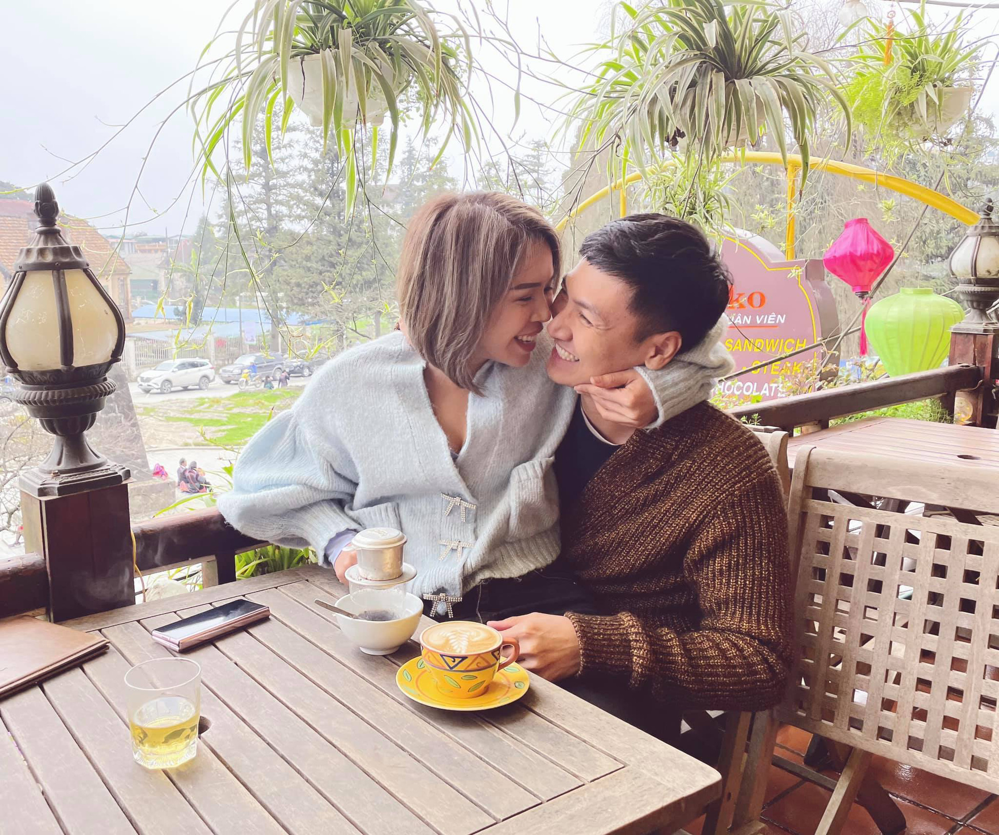 Đời tư cặp đôi Nam - Long của "Hương vị tình thân": Người bị đại gia "cắm sừng", người được viên mãn với mối tình từ cấp 3 - Ảnh 5. Đời tư cặp đôi Nam - Long của "Hương vị tình thân": Người bị đại gia "cắm sừng", người được viên mãn với mối tình từ cấp 3 - Ảnh 5.