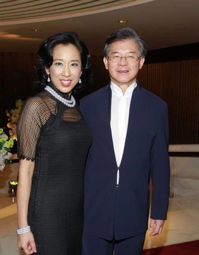 Giúp chồng thành tỷ phú, người phụ nữ bị "đá" vì Hoa hậu ông ta yêu thầm 30 năm và "quả báo" gã bội bạc phải nhận từ nhân vật không ngờ! - Ảnh 7. Giúp chồng thành tỷ phú, người phụ nữ bị "đá" vì Hoa hậu ông ta yêu thầm 30 năm và "quả báo" gã bội bạc phải nhận từ nhân vật không ngờ! - Ảnh 7.