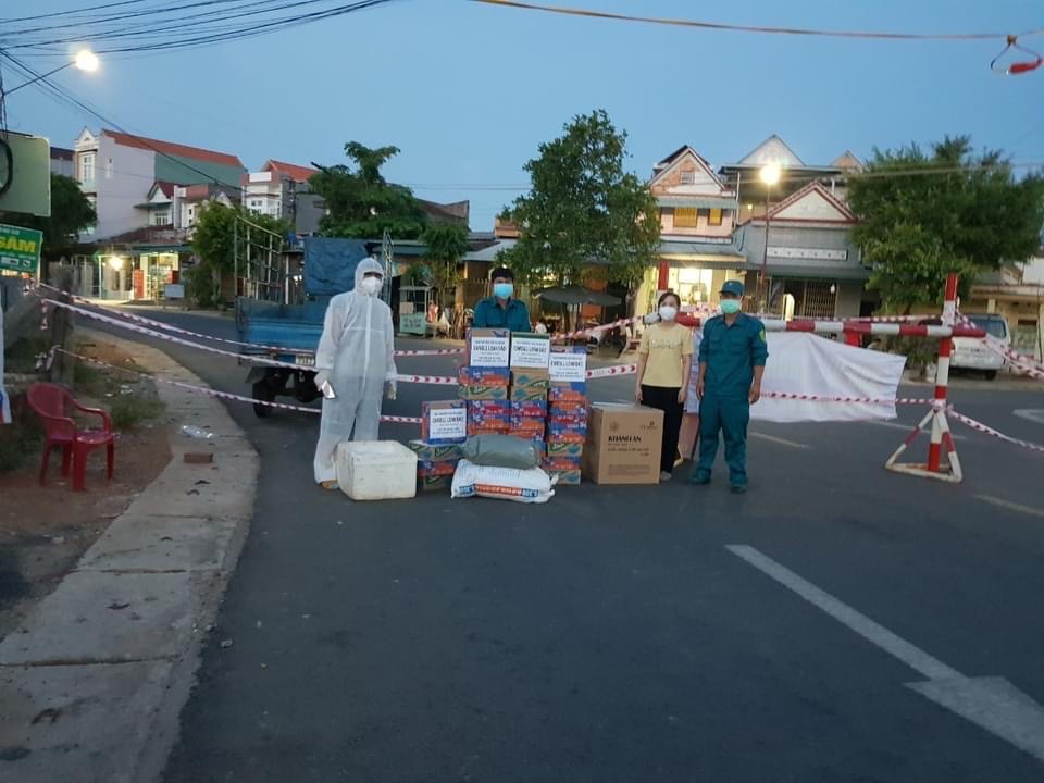 Con cách ly tại nhà, mẹ tụ tập đánh bài, vài ngày sau địa phương xuất hiện ổ dịch lớn - Ảnh 3.