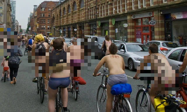Anh: Hàng trăm người khỏa thân tồng ngồng đạp xe ngoài đường để tôn vinh vẻ đẹp cơ thể - Ảnh 2.