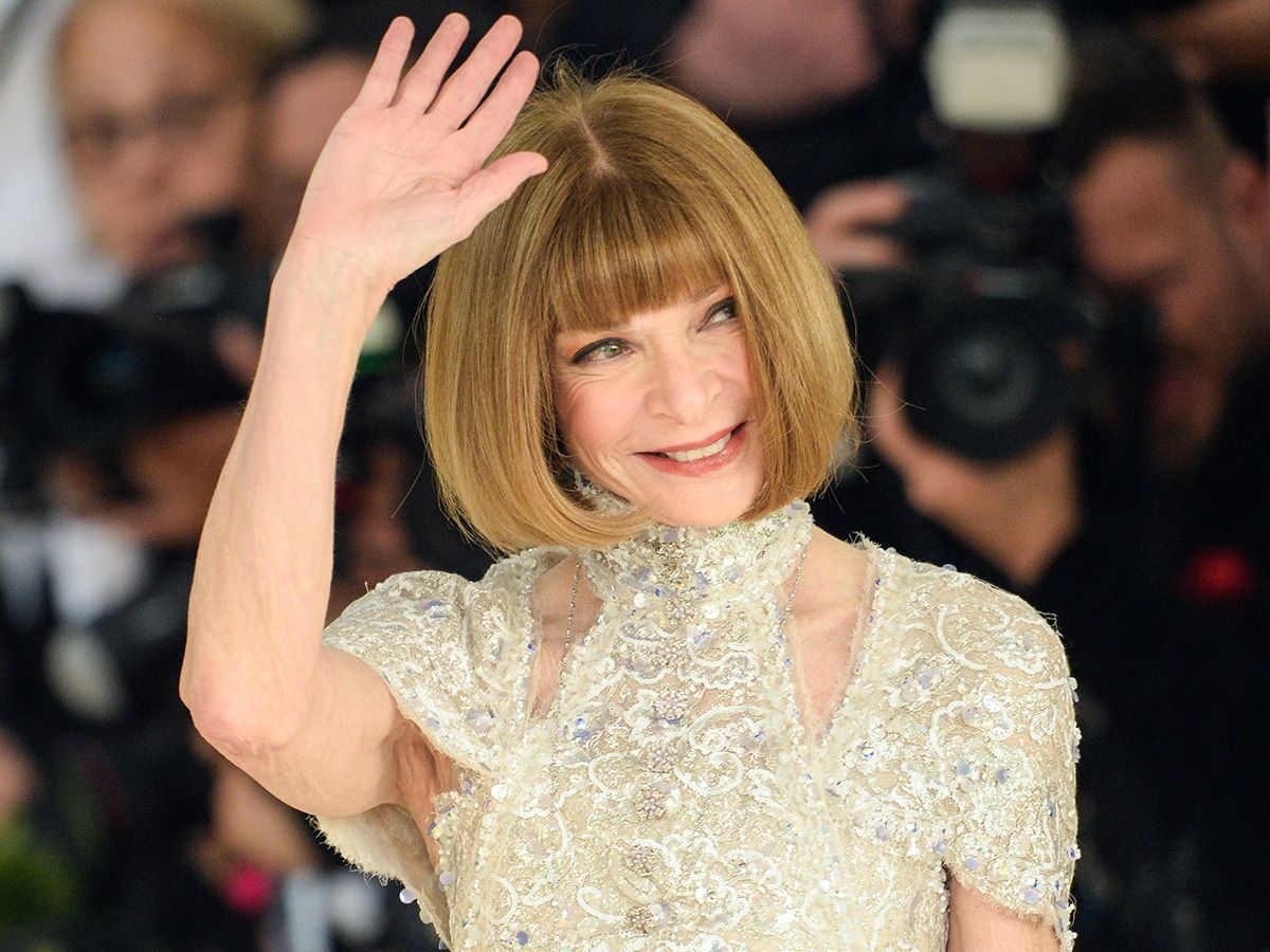 Vì sao bà đầm thép Anna Wintour luôn đeo kính râm mọi lúc, kể cả khi gặp Nữ hoàng Anh để rồi bị chỉ trích? - Ảnh 7.