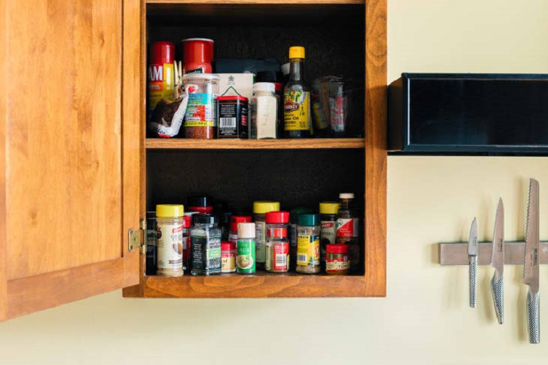 kphotolifestyle2019-11-the-easy-10-ikea-hack-thatll-get-all-your-spices-in-ordereasy-ikea-hack-spices-3-1629016844627440487400.jpg