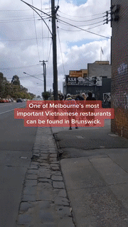 Người Việt Nam mở cửa hàng bánh mì tại Úc, nhiều người xếp hàng chờ đợi để được thưởng thức - Ảnh 1.