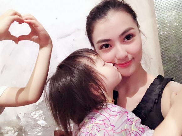 Dàn single mom của showbiz nuôi con thế nào: Toàn cho con học trường xịn, học phí hằng năm cả trăm triệu xem mà choáng - Ảnh 2.