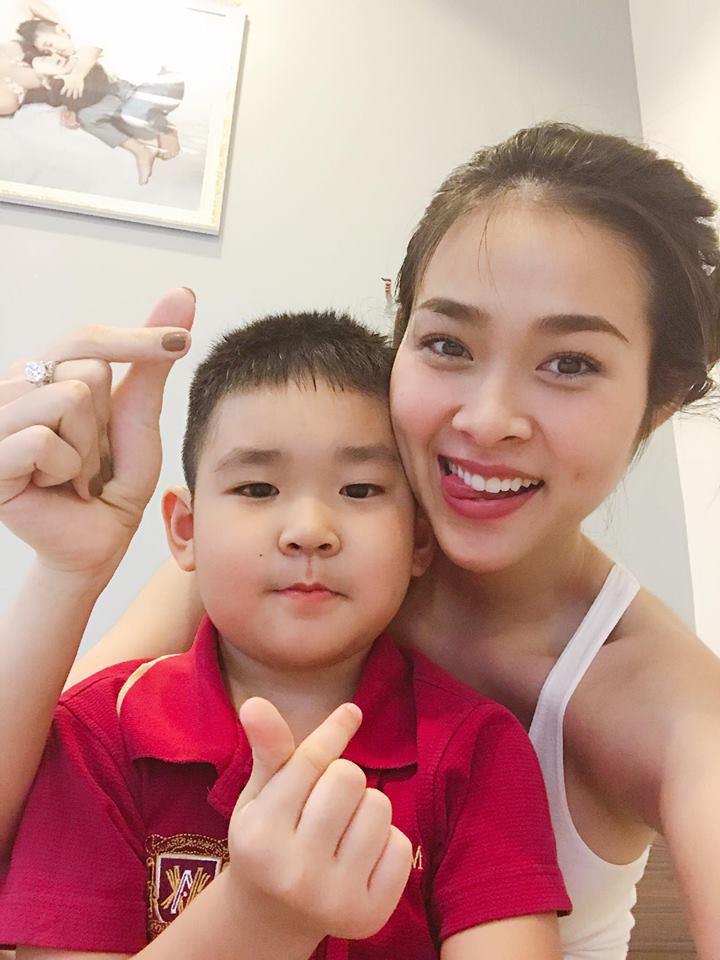 Dàn single mom của showbiz nuôi con thế nào: Toàn cho con học trường xịn, học phí hằng năm cả trăm triệu xem mà choáng - Ảnh 8.